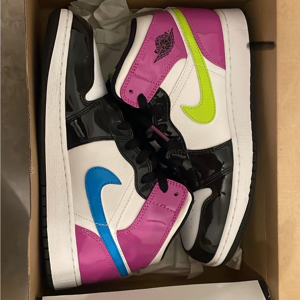 Jordan 1 Mid Grade School